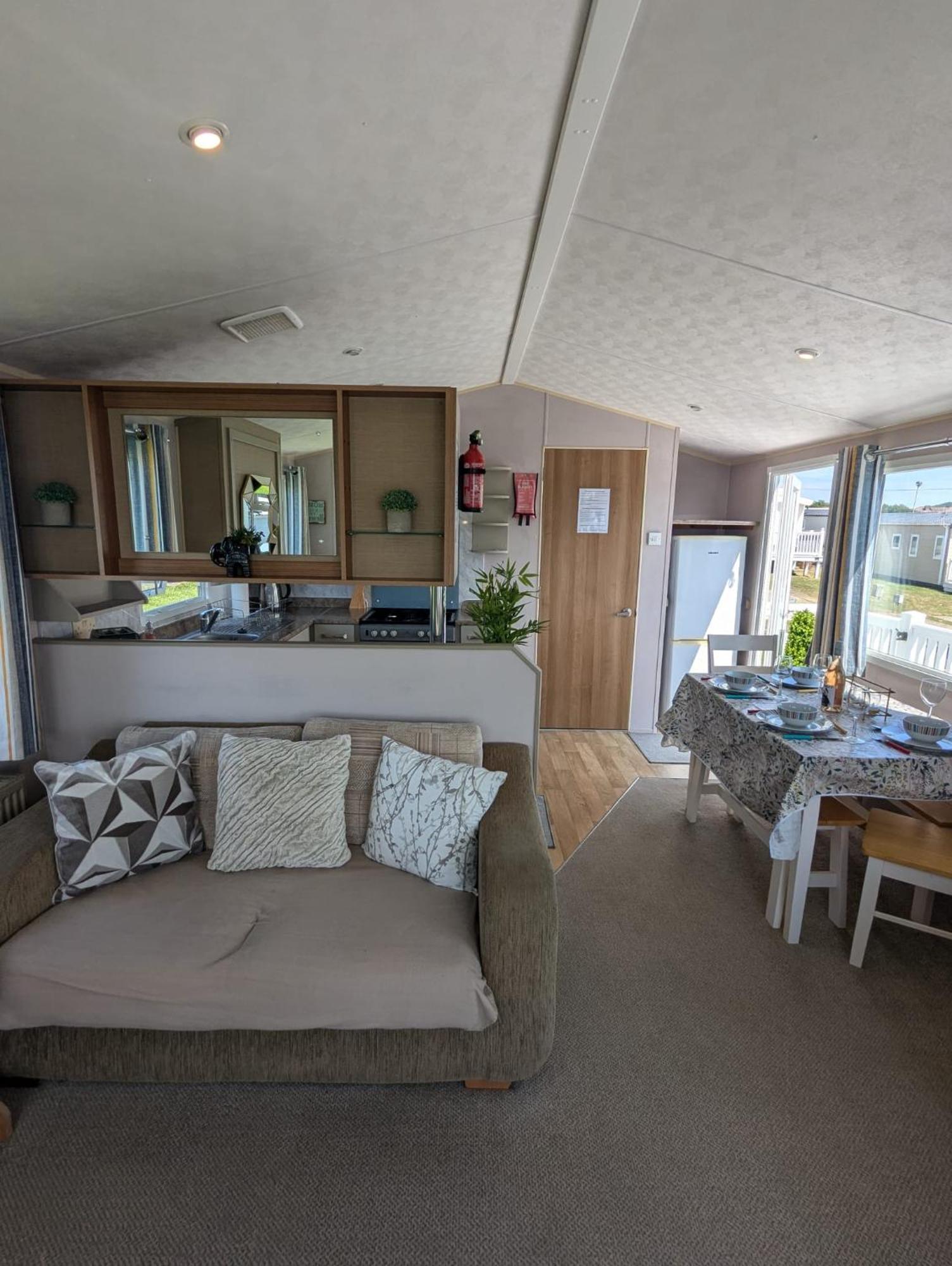 Lovely Family Dog Friendly Caravan On Littlesea Holiday Park Weymouth Haven Wyke Regis Bagian luar foto